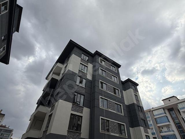 CENGİZLERden HAMZAOĞLU MAHALLESİNde SATILIK 3+1 ARAKAT DAİRE