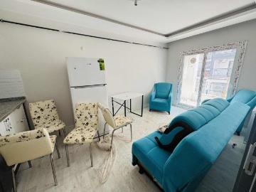Cengiz Topel Mahallesinde Eşyalı Kiralık 1+1 Ara Kat Fırsatı