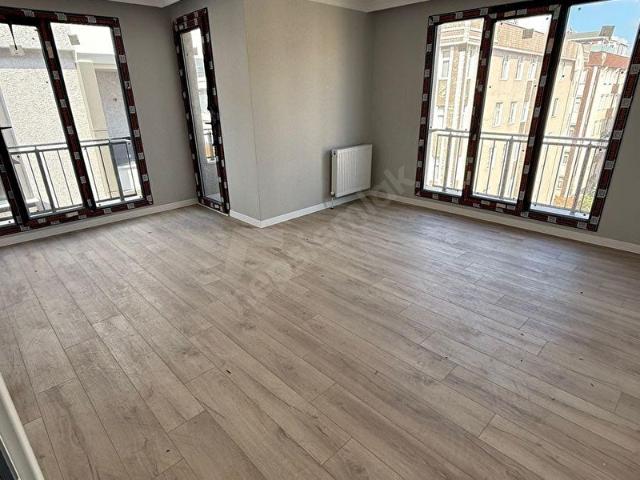 Cennet Mahallesinde Satılık 4+2 180 m2 Kapalı Otoparklı Çift girişli dubleks Daire