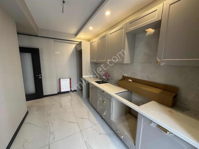 Cennet Mahallesinde Yeni Binada Ferah 3+1 | Metrobüse 3 Dakika