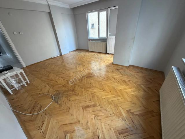 Cennet Mahallesinde 3+1 Balkonlu Ara Kat