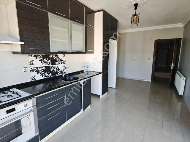 Cennetayağı Mahallesi'nde Kütüphane Karşısında Kiralık 3+1 Daire