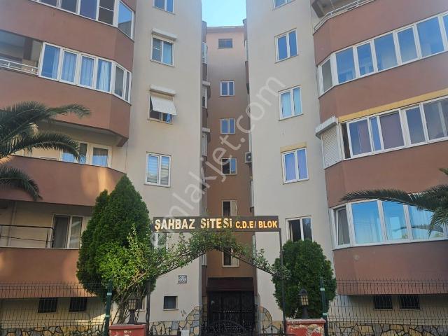 Cennetayağı'nda Fırsat: Merkezi Konumda Satılık 3+1 Daire