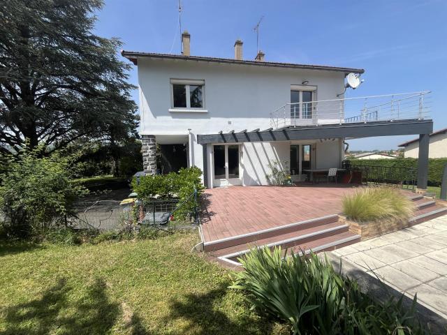 Cébazat Jolie Maison 255m2 comprenant deux appartements indé. 255m² Cébazat