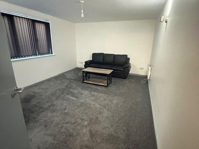 Cecil Avenue, Bradford BD7, 2 bed flat to rent, £850 pcm | PrimeLocation