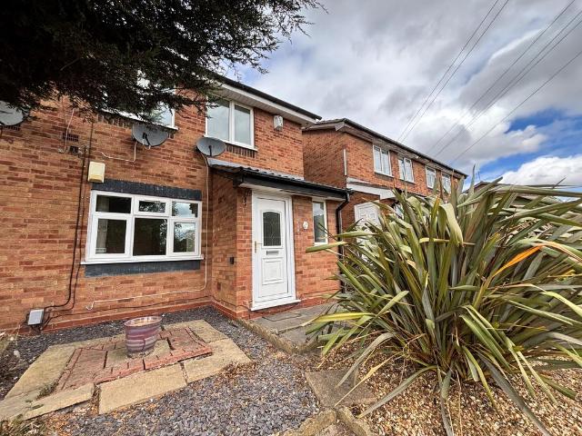Cecil Drive, Oldbury, B69 2 bed maisonette to rent £850 pcm £196 pw