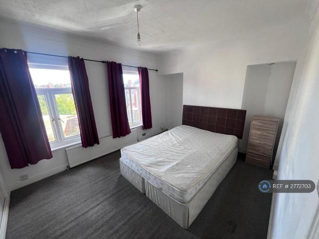 Cecil Road, Northampton, NN2 3 bed terraced house to rent £1,370 pcm £316 pw