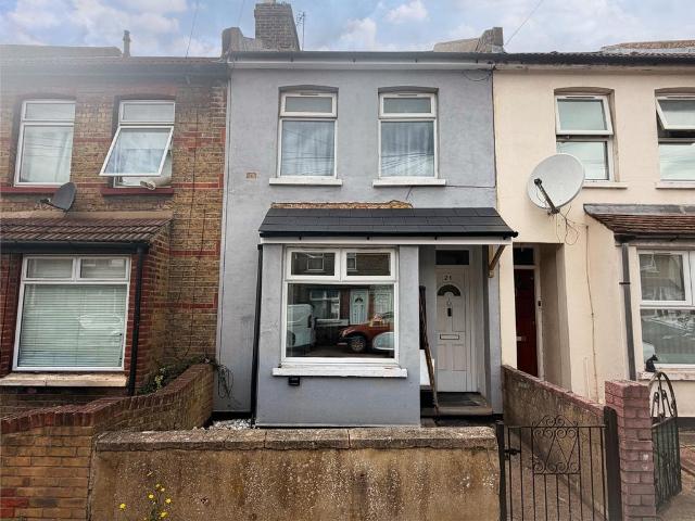 Cecil Road, Gravesend, Kent, DA11 7DQ 3 bed terraced house to rent £1,400 pcm £323 pw