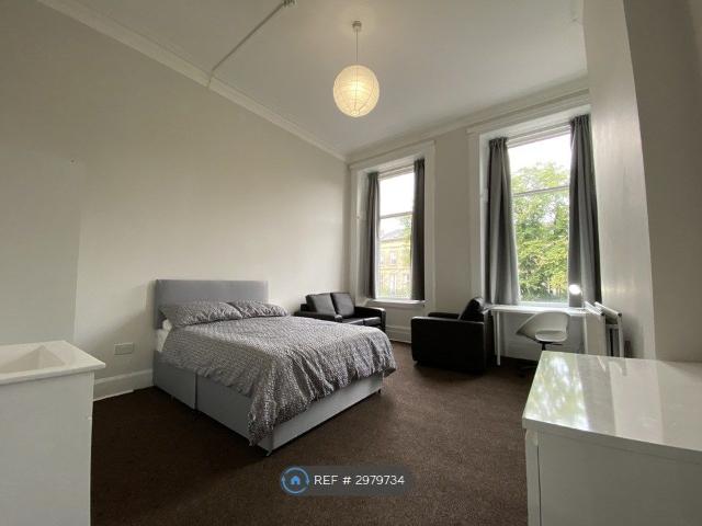 Cecil St, Glasgow G12, 8 bed flat to rent, £5,200 pcm | PrimeLocation