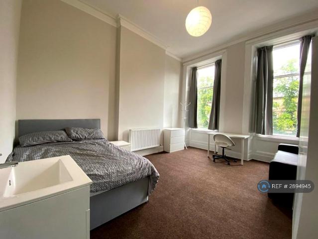 Cecil Street, Glasgow, G12 8 bed flat to rent £4,800 pcm £1,108 pw