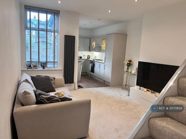 Cecil Street, Harrogate, HG1 2 bed terraced house to rent £1,000 pcm £231 pw