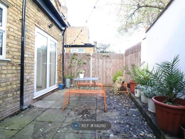 Cecilia Road, London E8, 2 bed flat to rent, £2,499 pcm | PrimeLocation