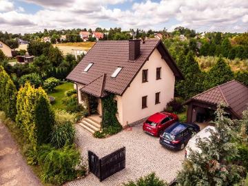 Przytulny dom 109 m² z dużym ogrodem i balkonem