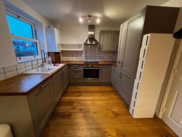 Cedar Terrace, Richmond TW9 2 bed property to rent £2,400 pcm £554 pw