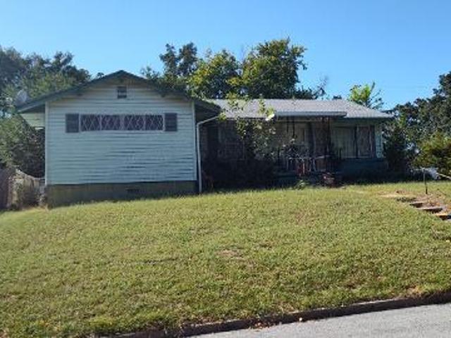 Cedar Ave