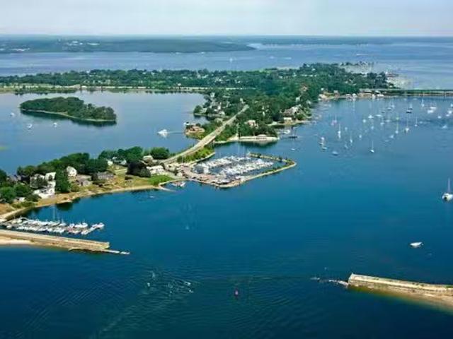 Cedar Avenue, Portsmouth, RI