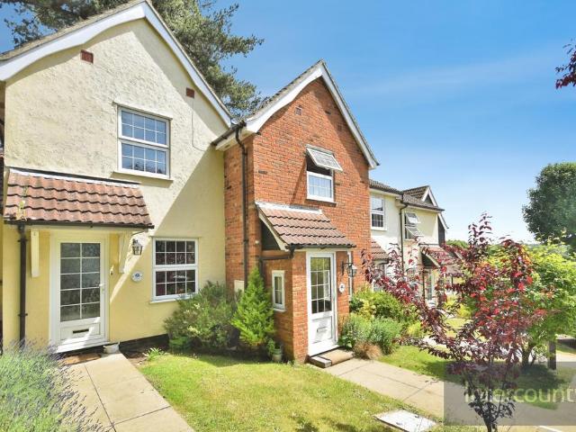Cedar Court, Bishop's Stortford CM23 2 bed terraced house to rent £1,300 pcm £300 pw