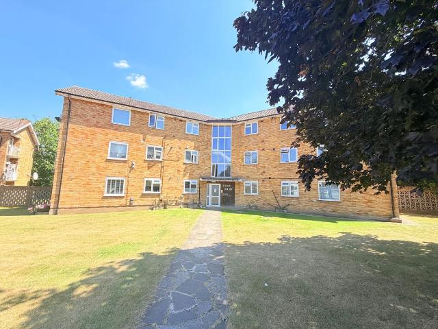 Cedar Court Lych Gate, Watford WD25, 2 bed flat to rent, £1,350 pcm | PrimeLocation