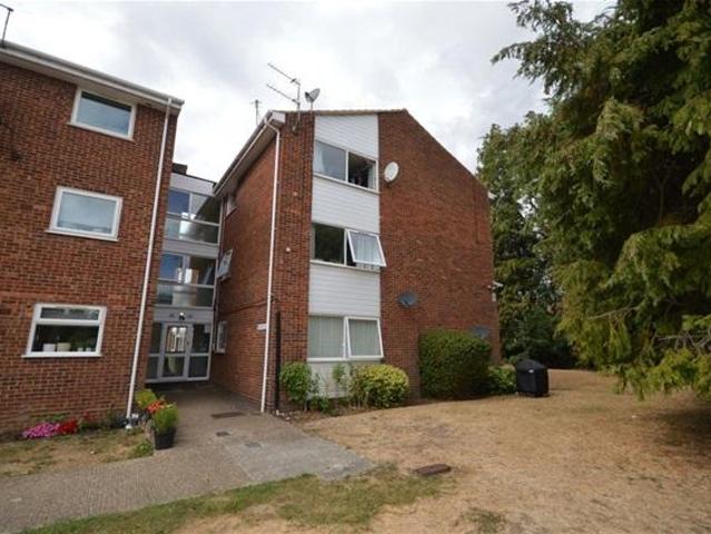 Cedar Court, St Albans, St. Albans 2 bed flat to rent £1,450 pcm £335 pw