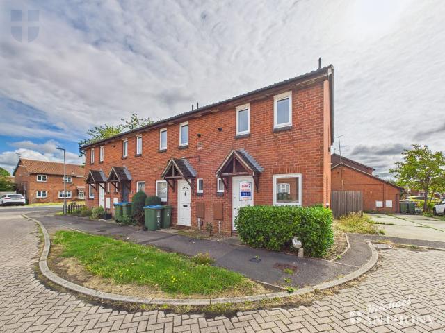 Cedar Close, The Coppice HP20, 2 bed end terrace house to rent, £1,350 pcm | PrimeLocation