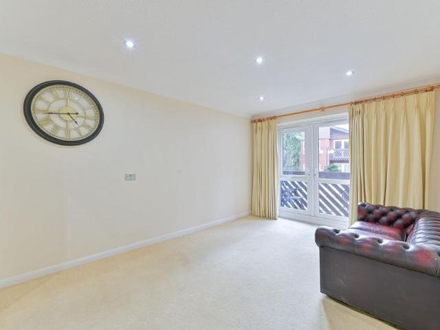 Cedar Close, West Dulwich, London, SE21 Studio to rent £1,375 pcm £317 pw