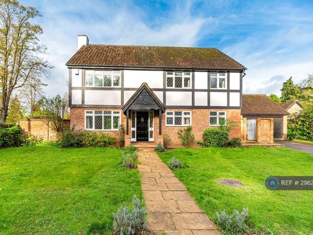 Cedar Close, Esher, KT10 5 bed detached house to rent £4,250 pcm £981 pw