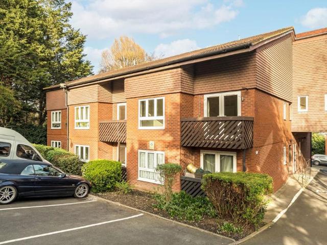 Cedar Close, London SE21 1 bed flat to rent £1,775 pcm £410 pw