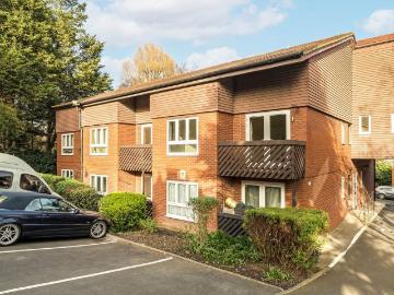 Cedar Close, London SE21 Studio to rent £1,375 pcm £317 pw