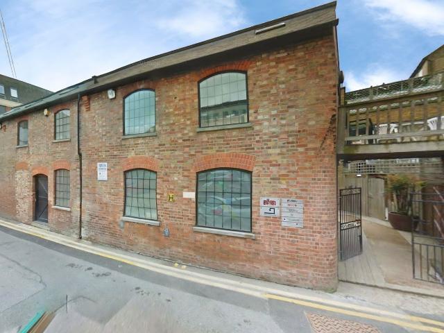 Cedar House, The Parade, High Street, Watford WD17, 2 bed flat to rent, £2,300 pcm | PrimeLocation