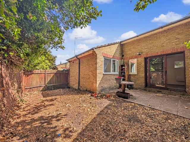 Cedar Place, Charlton SE7, 1 bed bungalow to rent, £1,550 pcm | PrimeLocation