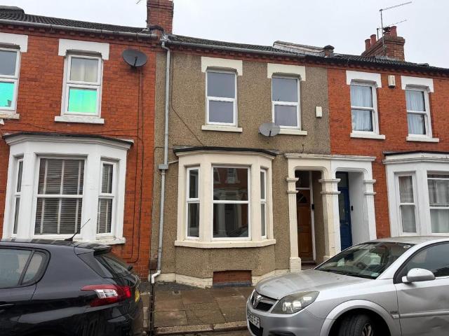 Cedar Road, Abington, Northampton NN1 3 bed terraced house to rent £1,300 pcm £300 pw