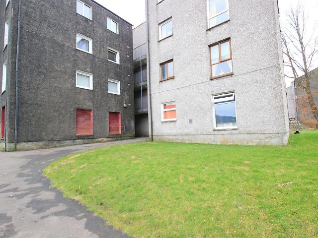 Cedar Road, Abronhill, Cumbernauld G67, 2 bed flat to rent, £675 pcm | PrimeLocation