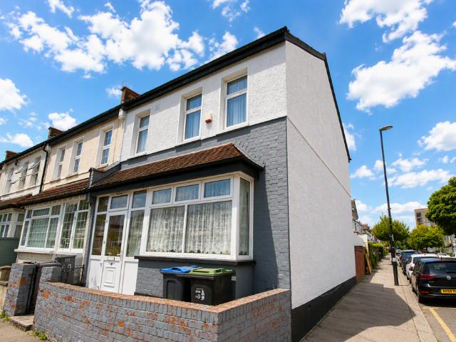 Cedar Road, Croydon, CR0 3 bed house to rent £2,150 pcm £496 pw