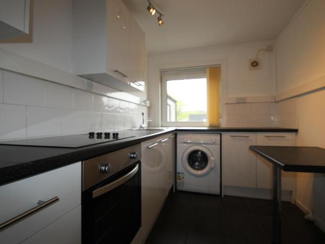Cedar Road, Glasgow, G67 1 bed flat to rent £775 pcm £179 pw