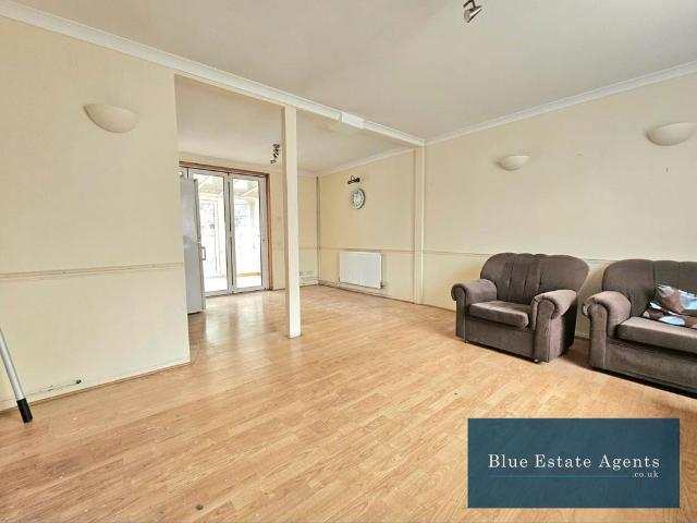 Cedar Road, Hounslow, TW4 4 bed end of terrace house to rent £2,650 pcm £612 pw