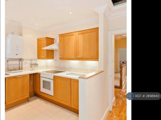 Cedar Road, London, NW2 2 bed flat to rent £2,270 pcm £524 pw