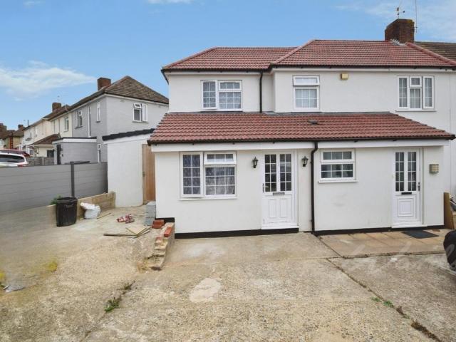 Cedar Road Rochester ME2 Studio to rent £995 pcm £230 pw