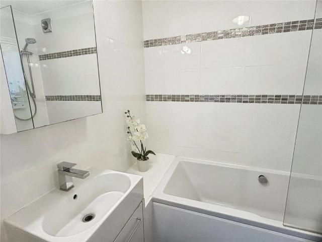 Cedar Road, Sutton SM2, 1 bed flat to rent, £1,300 pcm | PrimeLocation