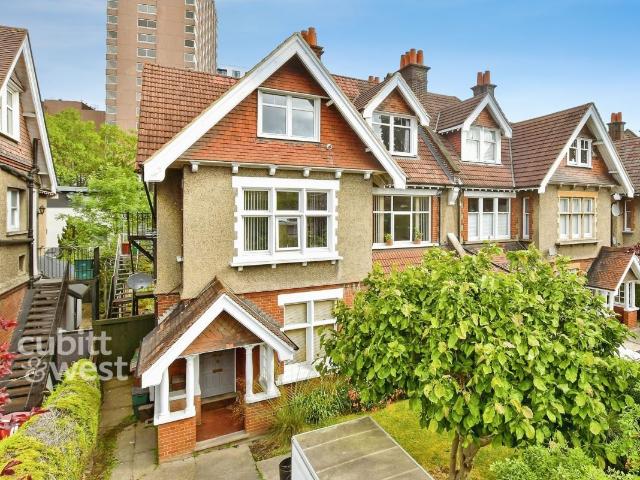Cedar Road, Sutton SM2, 2 bed flat to rent, £1,600 pcm | PrimeLocation