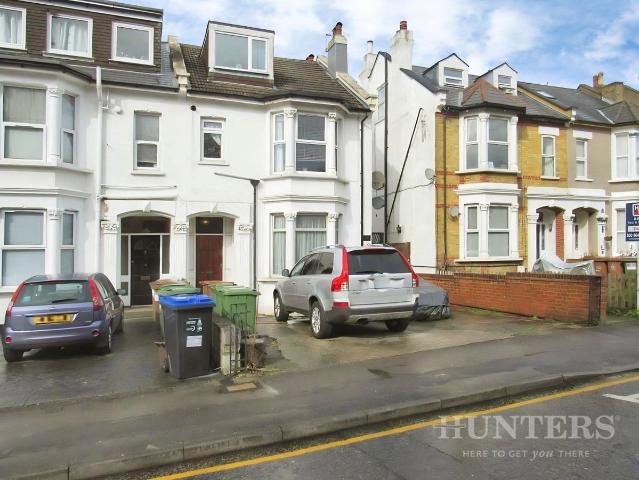 Cedar Road, South Sutton SM2, 2 bed flat to rent, £1,500 pcm | PrimeLocation