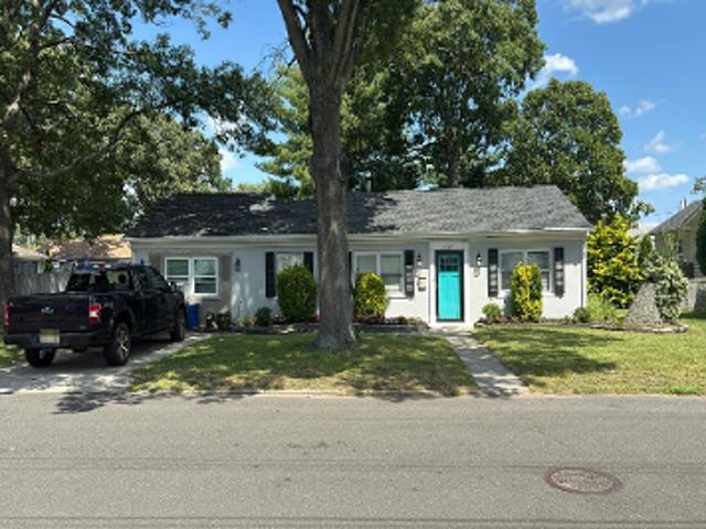 Cedar St