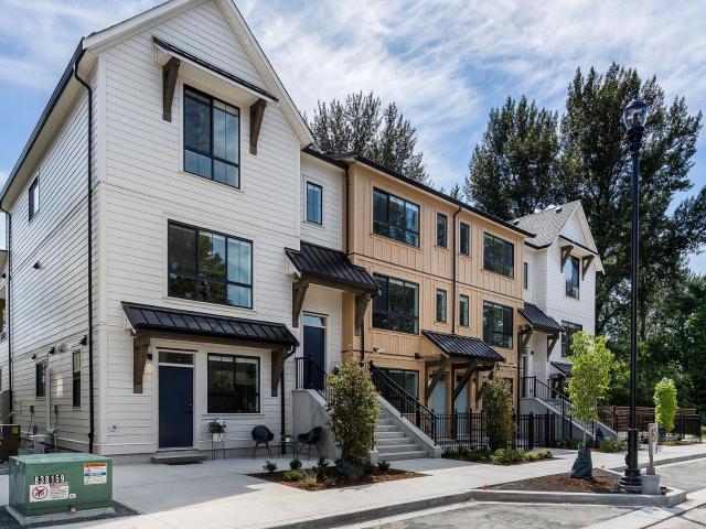 Cedarbrook Townhomes Street Side Outer Unit Apartment for Rent