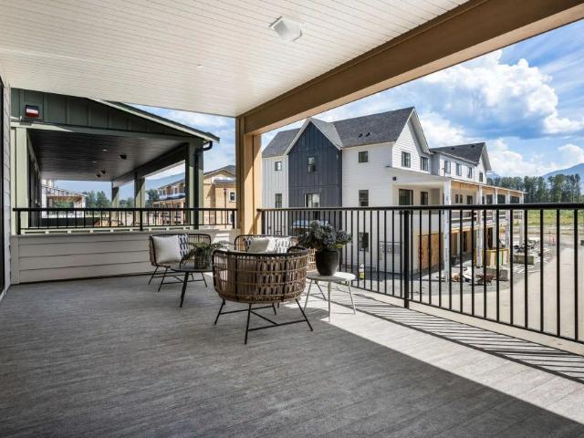 Cedarbrook Townhomes — Street Side Outer Unit