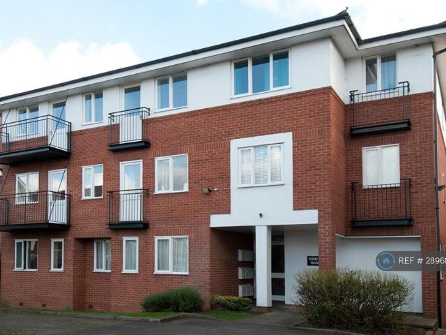 Cedars House, Maidenhead, SL6 2 bed flat to rent £1,520 pcm £351 pw