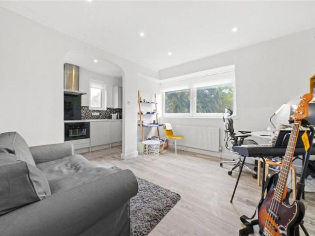 Cedars Road, Clapham SW4, 1 bed flat to rent, £2,100 pcm | PrimeLocation