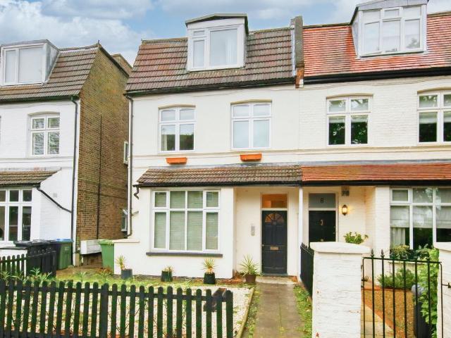 Cedars Road, Hampton Wick KT1, 2 bed flat to rent, £1,995 pcm | PrimeLocation