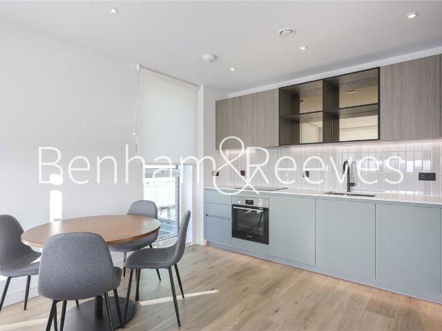 Cedrus Avenue, Southall UB1, 2 bed flat to rent, £2,150 pcm | PrimeLocation