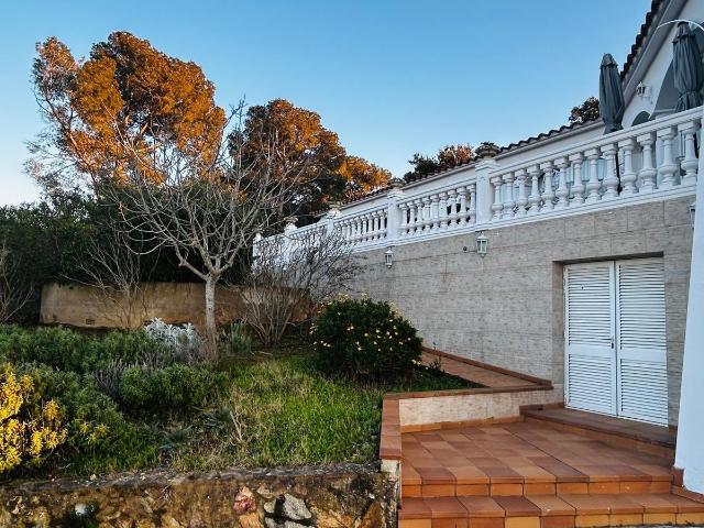 CEIGRUP TORRENT API: Amplia Casa Aislada en la Urbanización. 401m² Pals