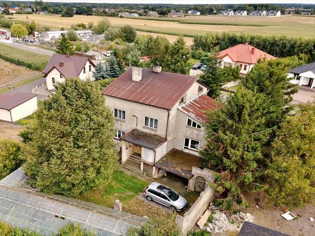 Przestronny dom z garażem i dużą działką w Cekowie Kolonii