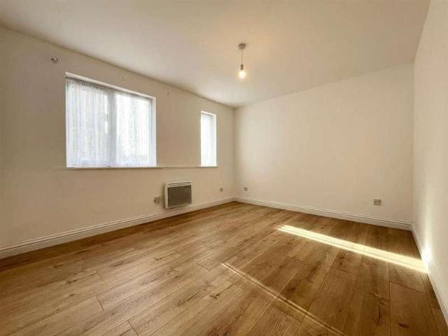 Celadon Close, Enfield, EN3
